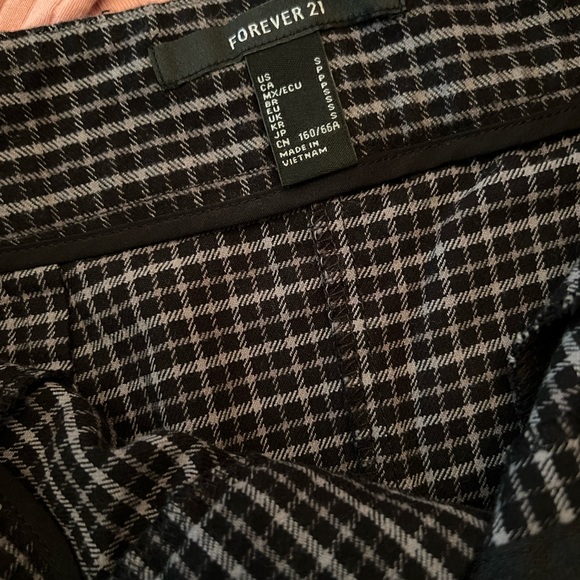 Short Plaid Skirt - Picture 2 of 2